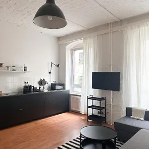 Nook Design-apartments Mit Kueche, Duschbad, Neben U-bahn Station Aber Ruhig Gelegen Apartment